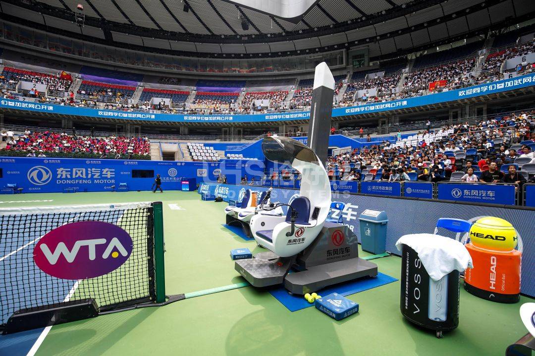 颠覆传统&mdash;&mdash;恰好时智能升降裁判椅，赋能每一个超级赛场！